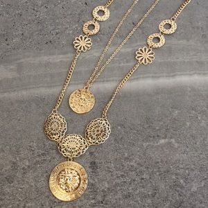 Rose Gold colored necklace with lion medallion